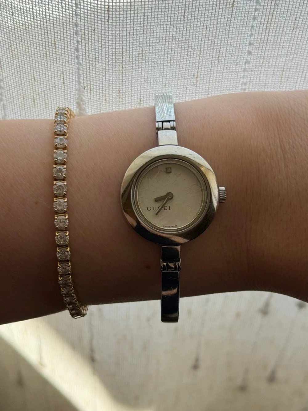 Vintage Gucci 105 Silver Floral Dial 1P Diamond women’s watch